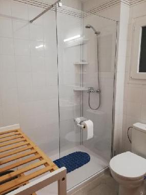 Badezimmer mit Dusche