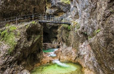 wildromantische Almbachklamm