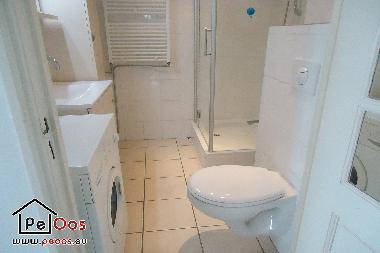 Badezimmer mit Waschmaschine