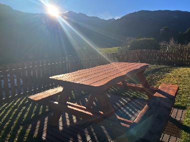 Grill-, Picknick- und Gartenbereich mit Blick auf die Berge