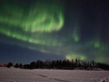 Polarlichter direkt vom Haus aus beobachten