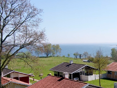 Am Ende der Stra�e und bietet einen unverbauten Meerblick