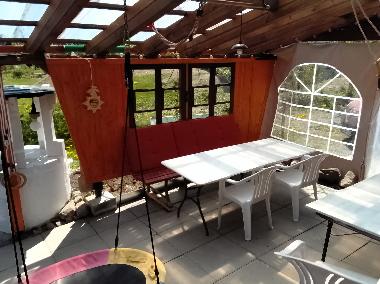�berdachte Veranda mit Grill